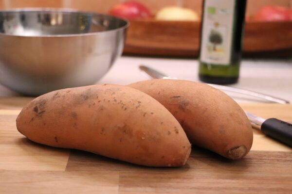 cubos de batata en freidora de aire