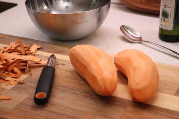 cubos de batata en freidora de aire