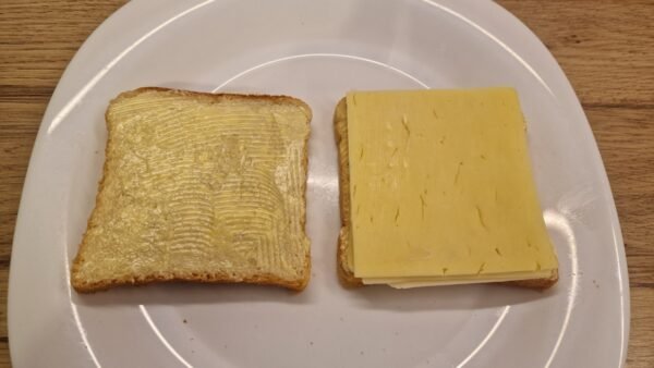 Preparación de sándwich de queso a la parrilla en airfryer 1