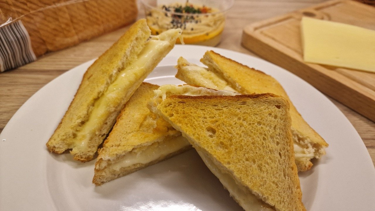 Sándwich de queso a la parrilla en freidora de aire