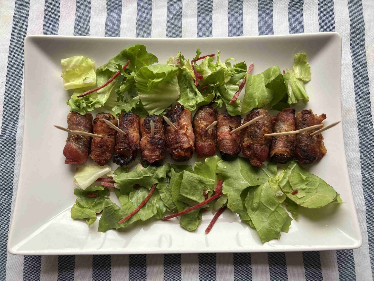 Dátiles con bacon en la freidora de aire