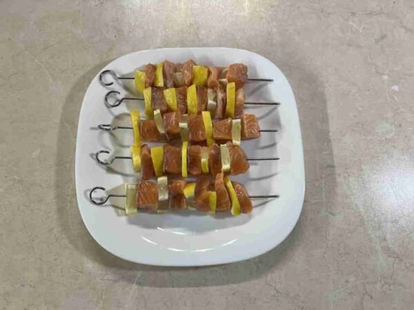 Brochetas de salmón con limón 03