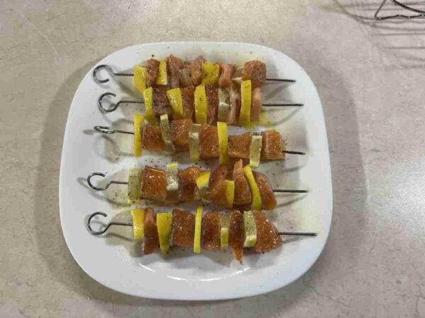 Brochetas de salmón con limón 06