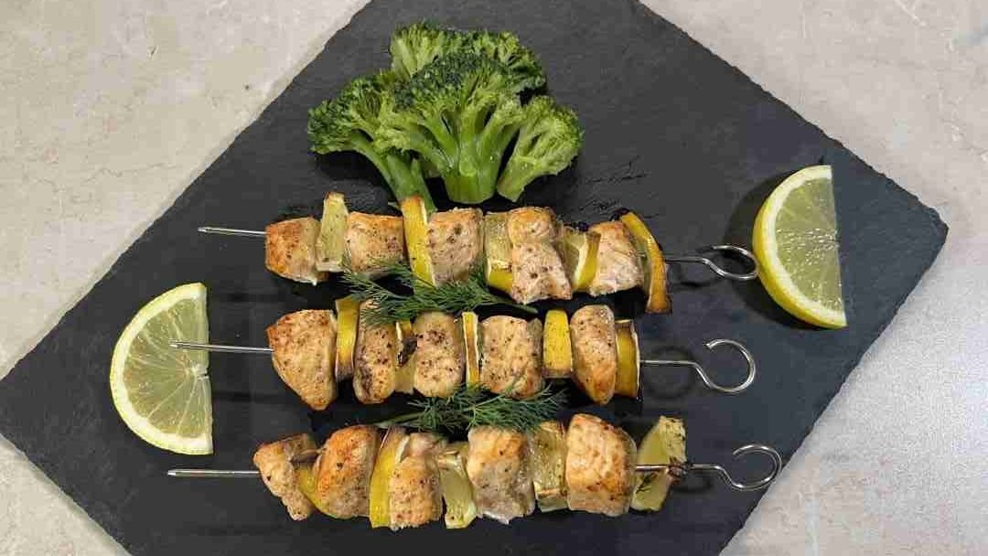 Brochetas de salmón con limón 20